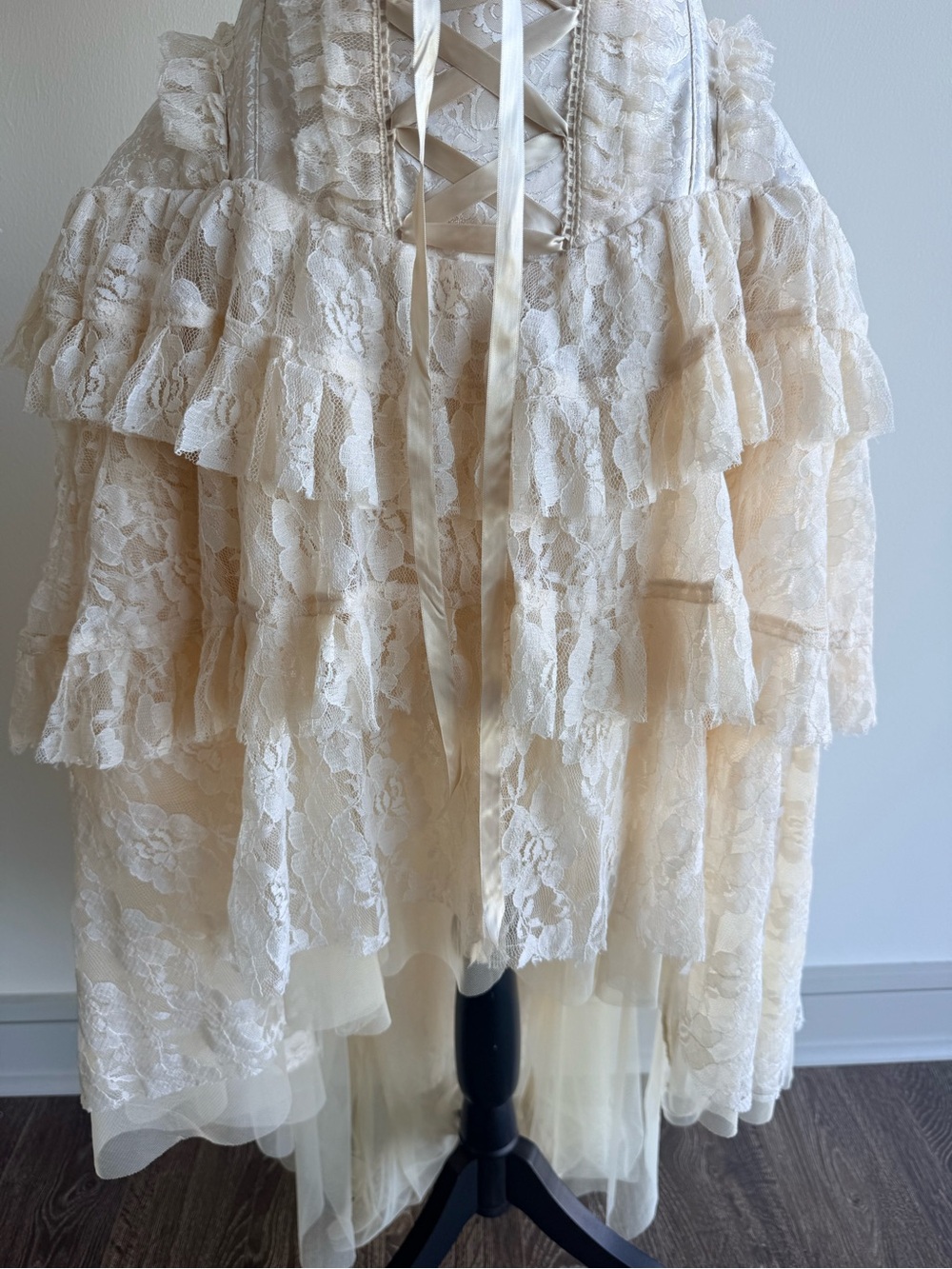 Victorian/Burlesque Lace Corset Dress in Ivory Champagne - Picture 4 of 12